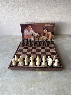 Vintage Cardinal Magnetic Chess Set No. 610 Made in Japan Folding Board